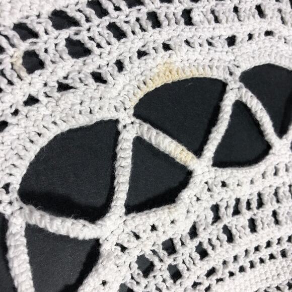 Round Small Crochet Table Cloth 29" Side Table Dresser Handmade Vintage Cottage - Picture 3 of 10